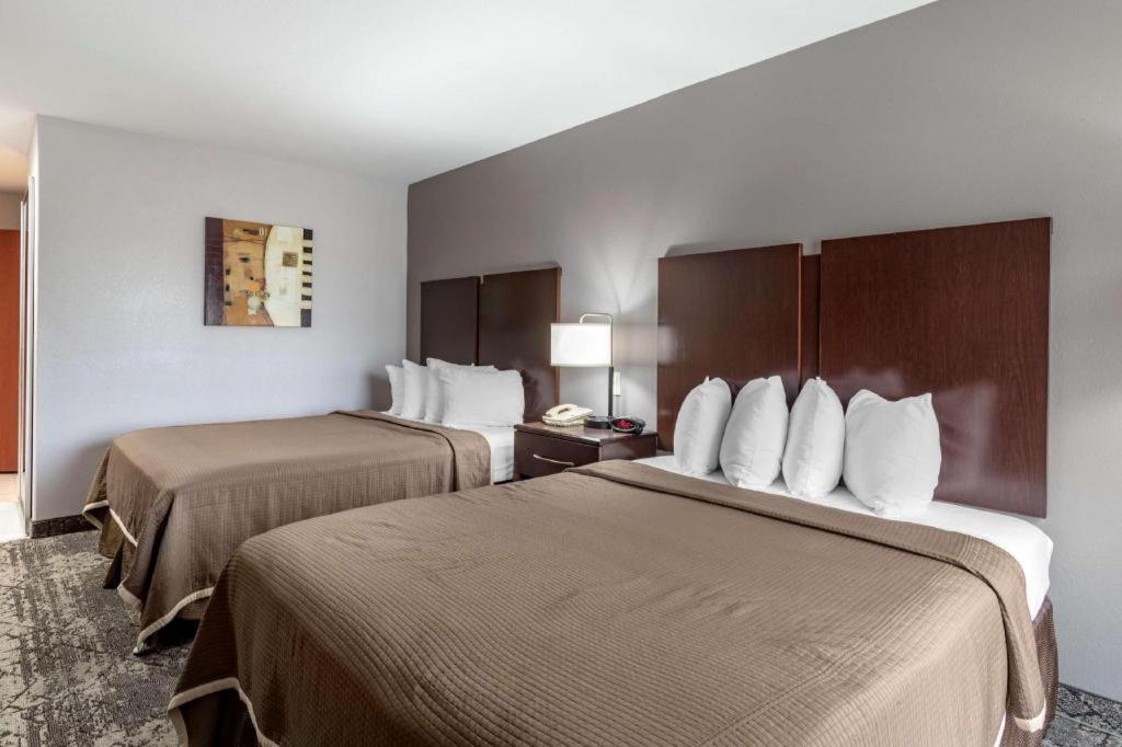 Best Western Oakdale Inn Ngoại thất bức ảnh